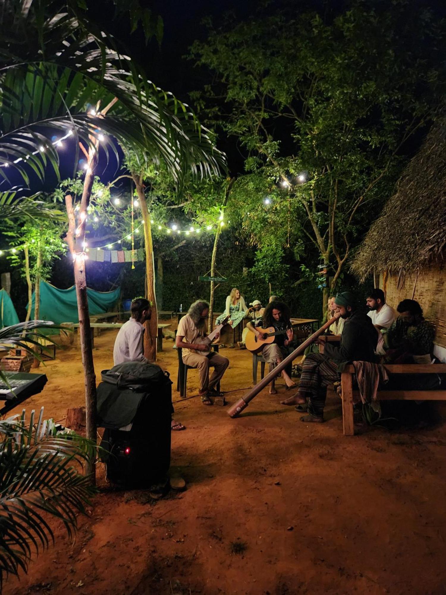 Nebula Nest Cafe & Hostel Auroville Luaran gambar